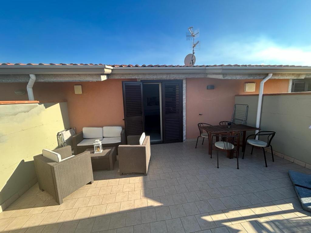 Nina Apartament Giardini Naxos Con Posto Auto Exterior photo