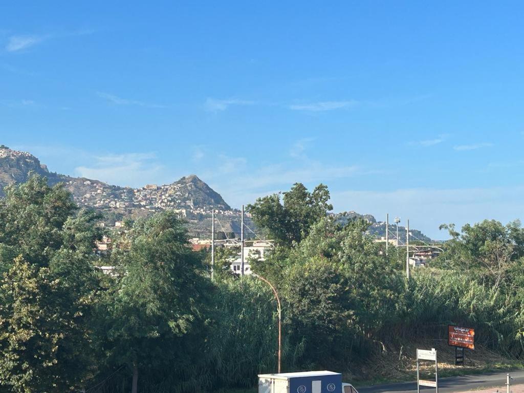 Nina Apartament Giardini Naxos Con Posto Auto Exterior photo