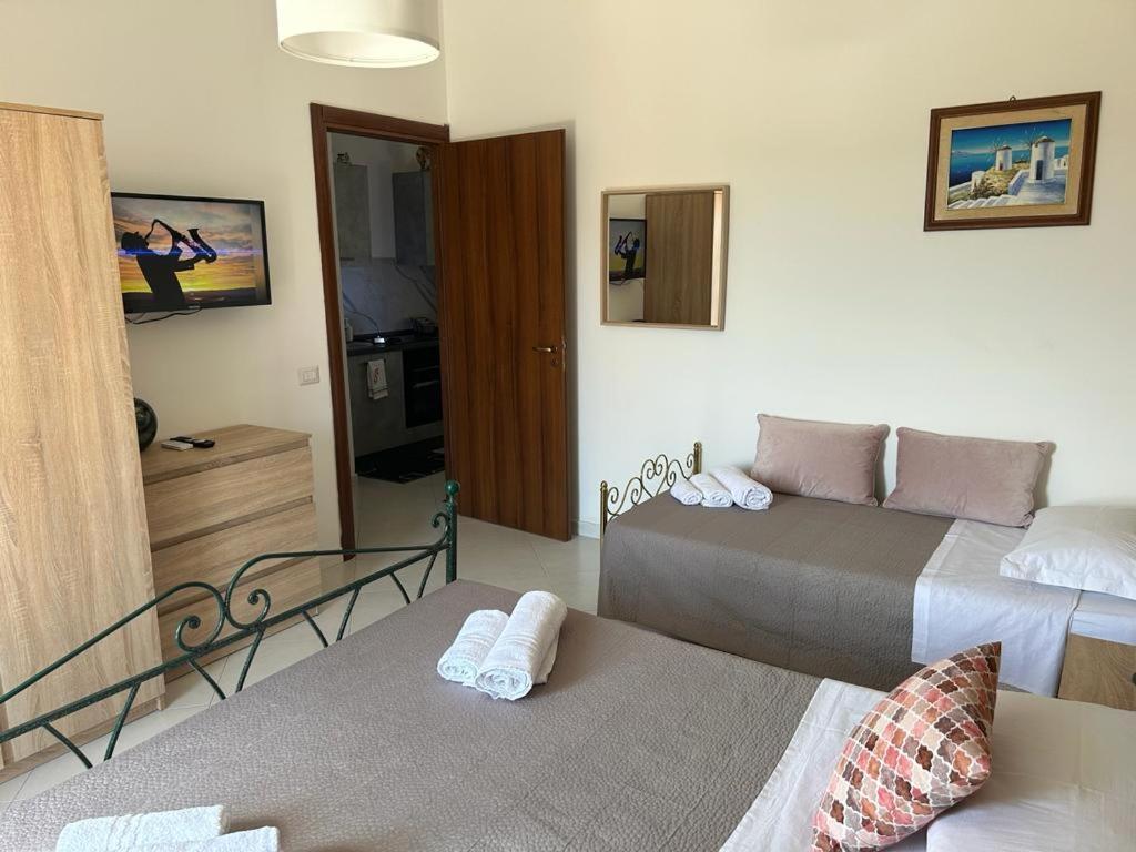 Nina Apartament Giardini Naxos Con Posto Auto Exterior photo